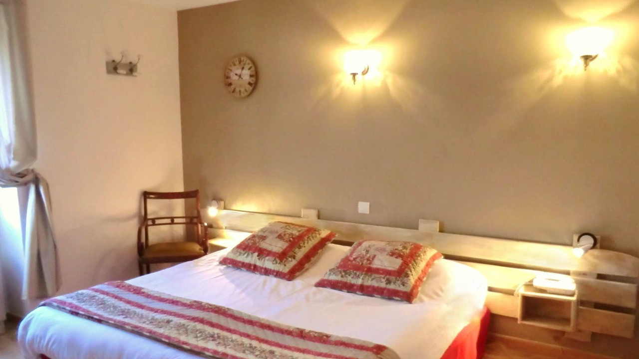 Photo of Bedroom in Entraigues-sur-la-Sorgue