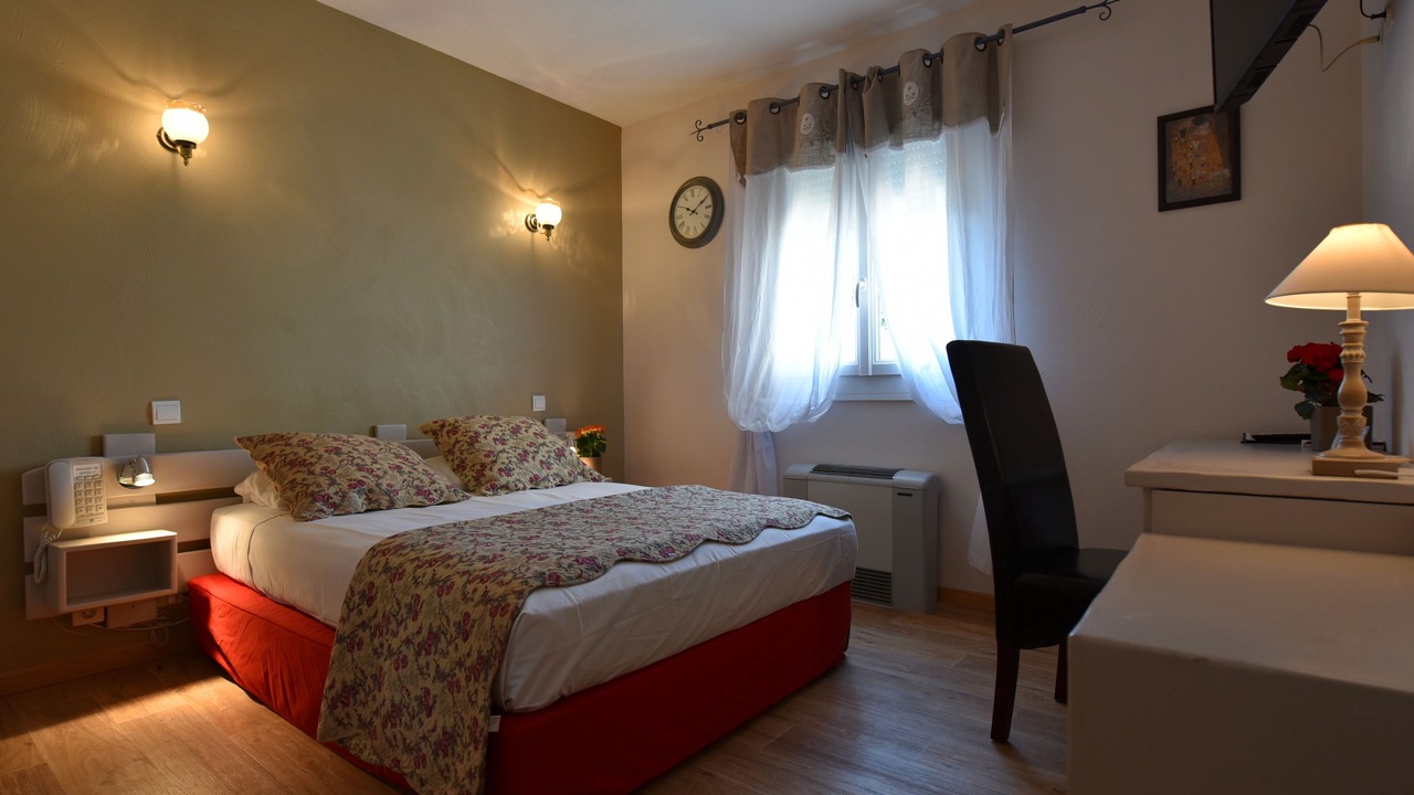 Photo of Bedroom in Entraigues-sur-la-Sorgue