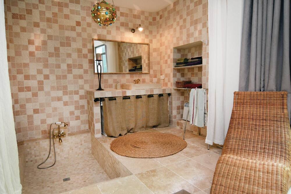 Photo of Bathroom in Cabannes
