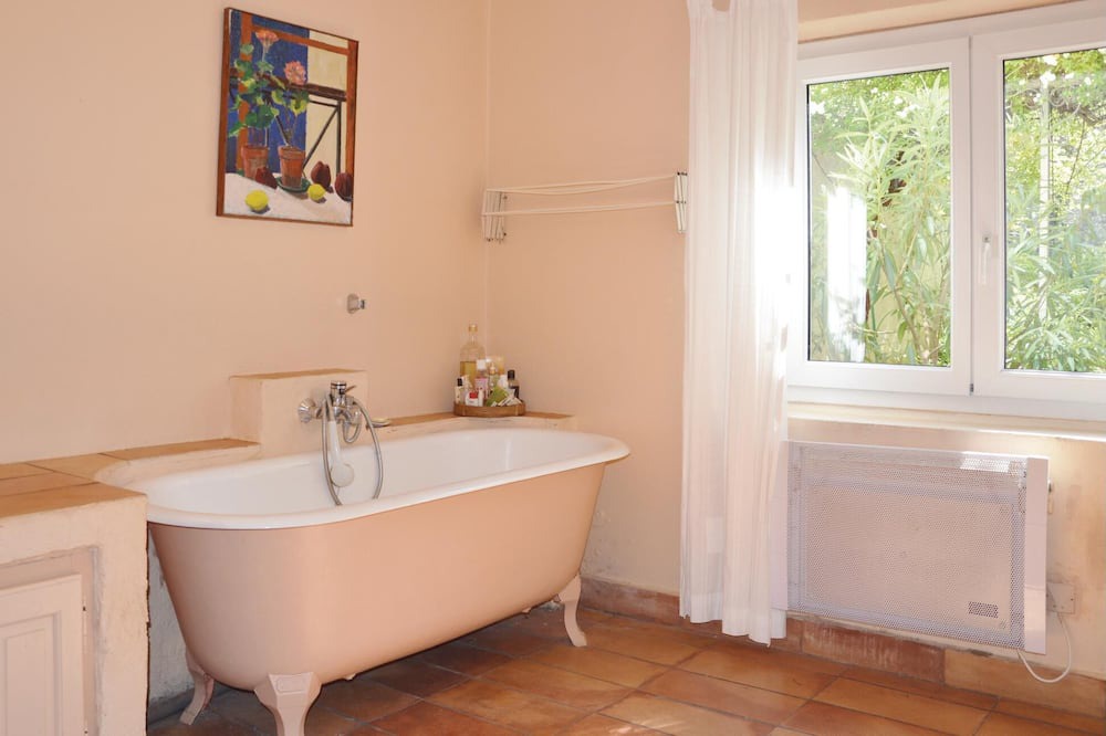 Photo of Bathroom in Le Puy-Sainte-Reparade