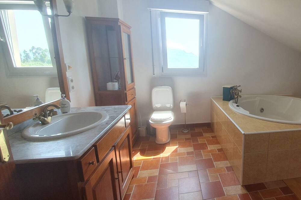 Photo of Bathroom in Laredo