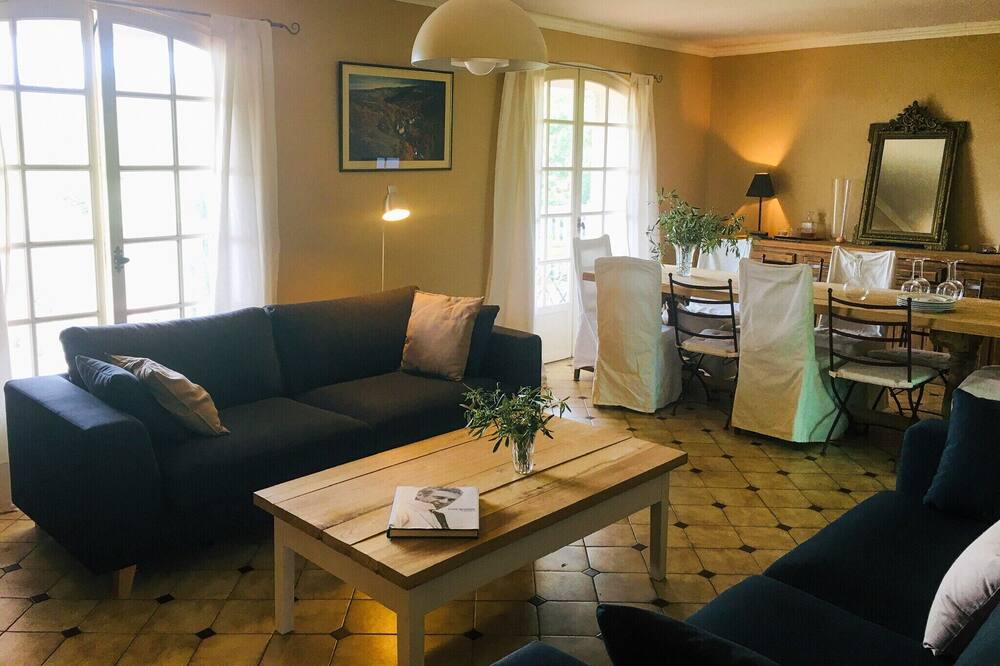 Photo of Livingroom in Cabrieres