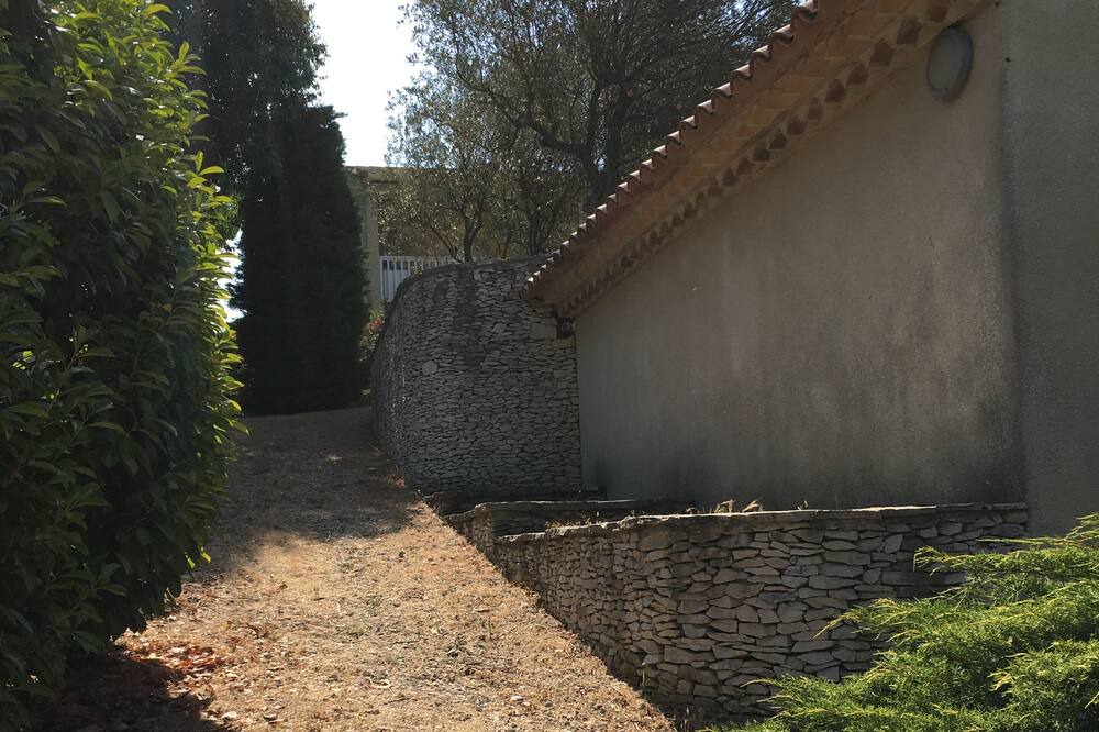 Photo of Outdoor in Cabrieres