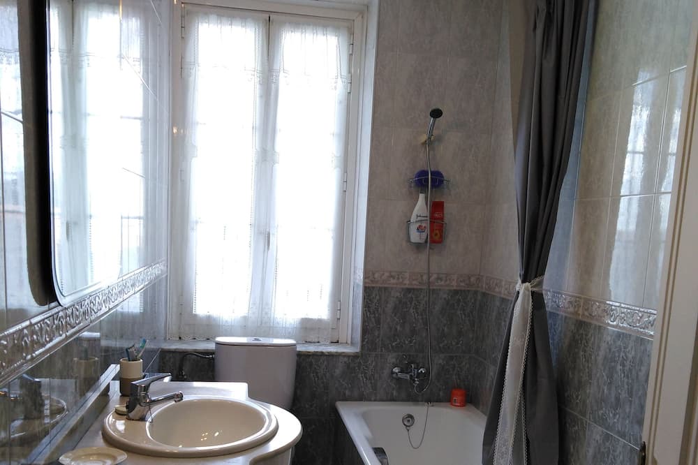 Photo of Bathroom in Ballota