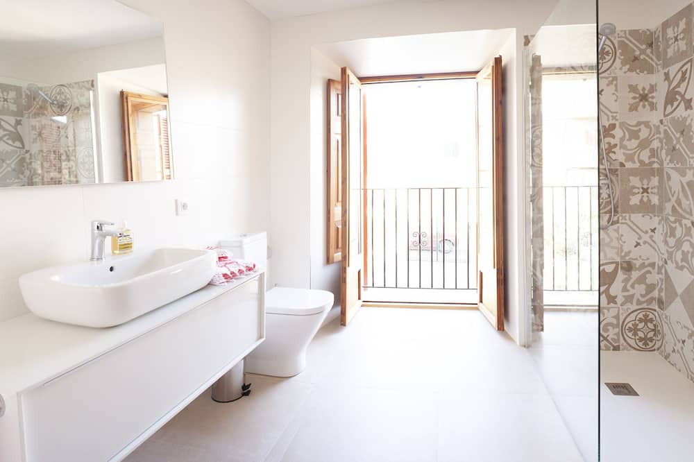Photo of Bathroom in Portol