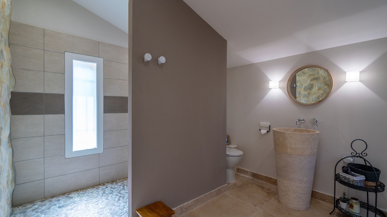 Photo of Bathroom in Lourmarin