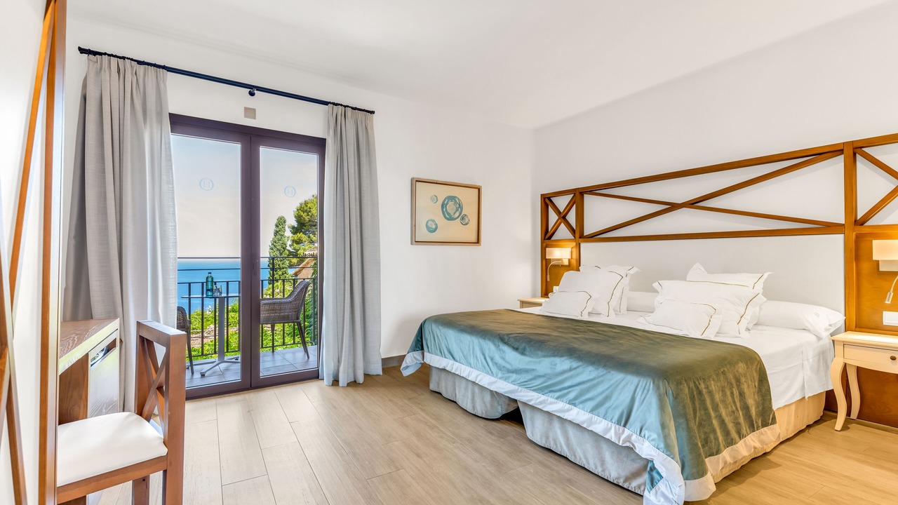 Photo of Bedroom in Llucalcari