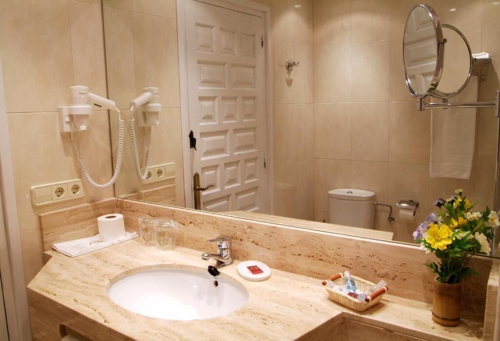 Photo of Bathroom in Macanet de Cabrenys