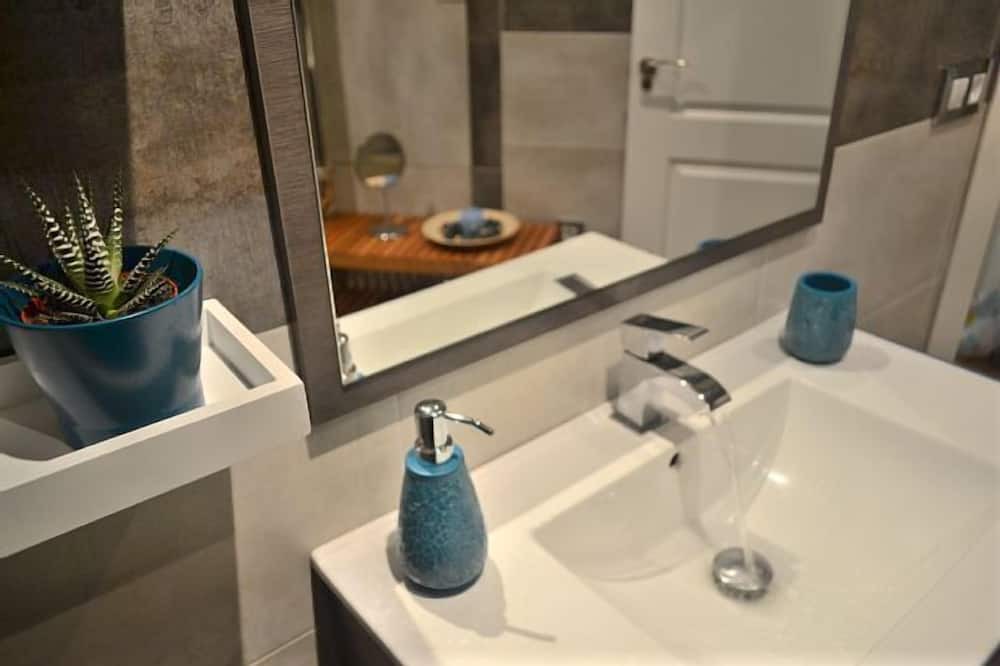 Photo of Bathroom in Burujon