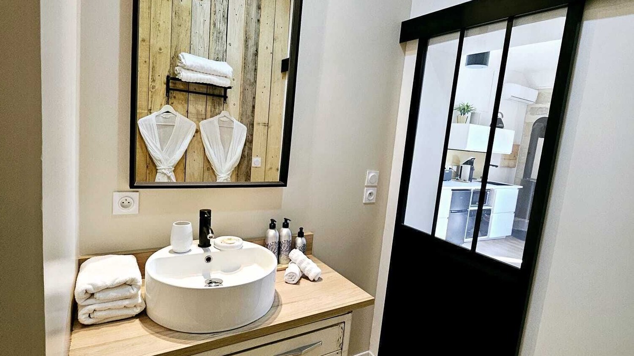 Photo of Bathroom in Avignon City Centre