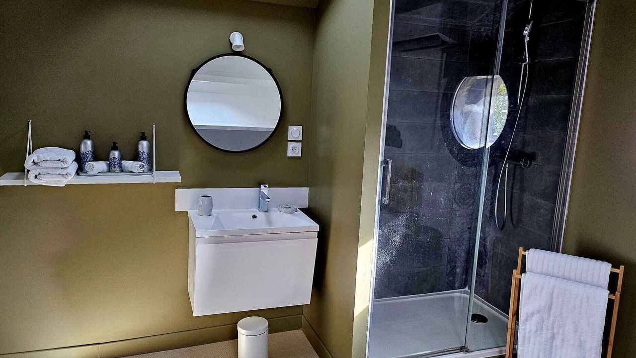 Photo of Bathroom in Avignon City Centre