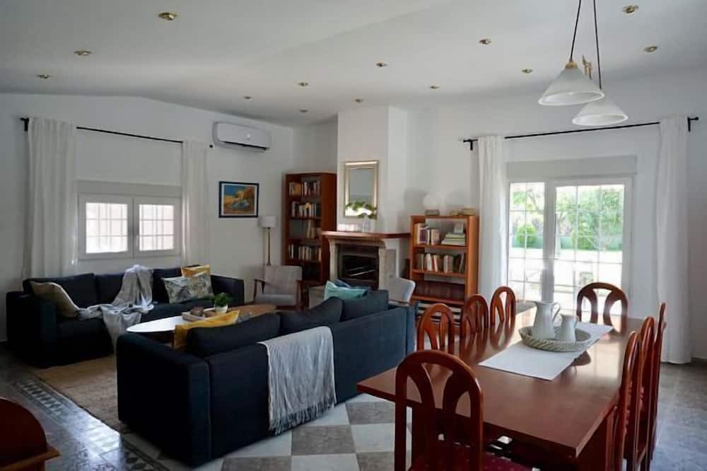 Photo of Livingroom in Grinon