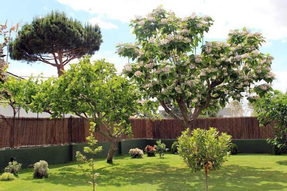 Photo of Outdoor in Grinon
