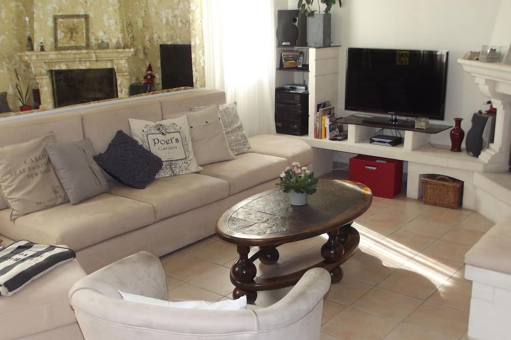 Photo of Livingroom in Salon-de-Provence