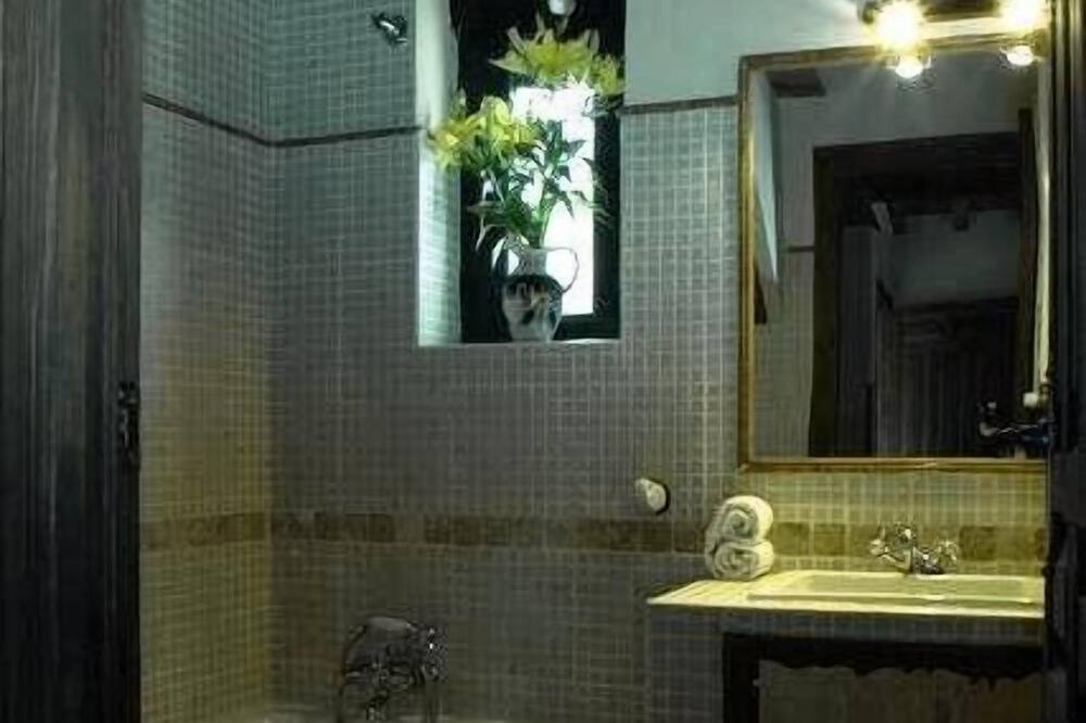 Photo of Bathroom in Gilgarcia