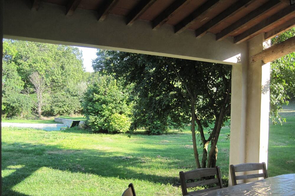 Photo of Outdoor in Eguilles