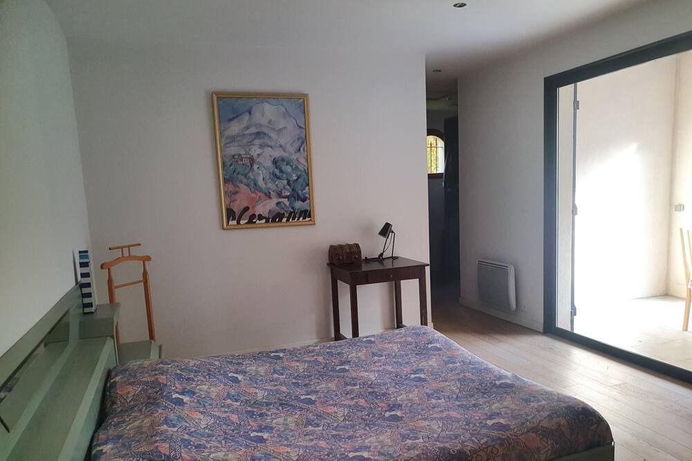 Photo of Bedroom in Eguilles