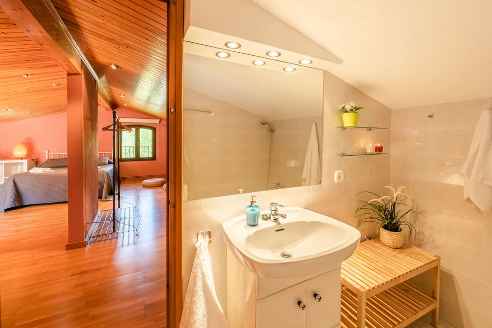 Photo of Bathroom in Albanya