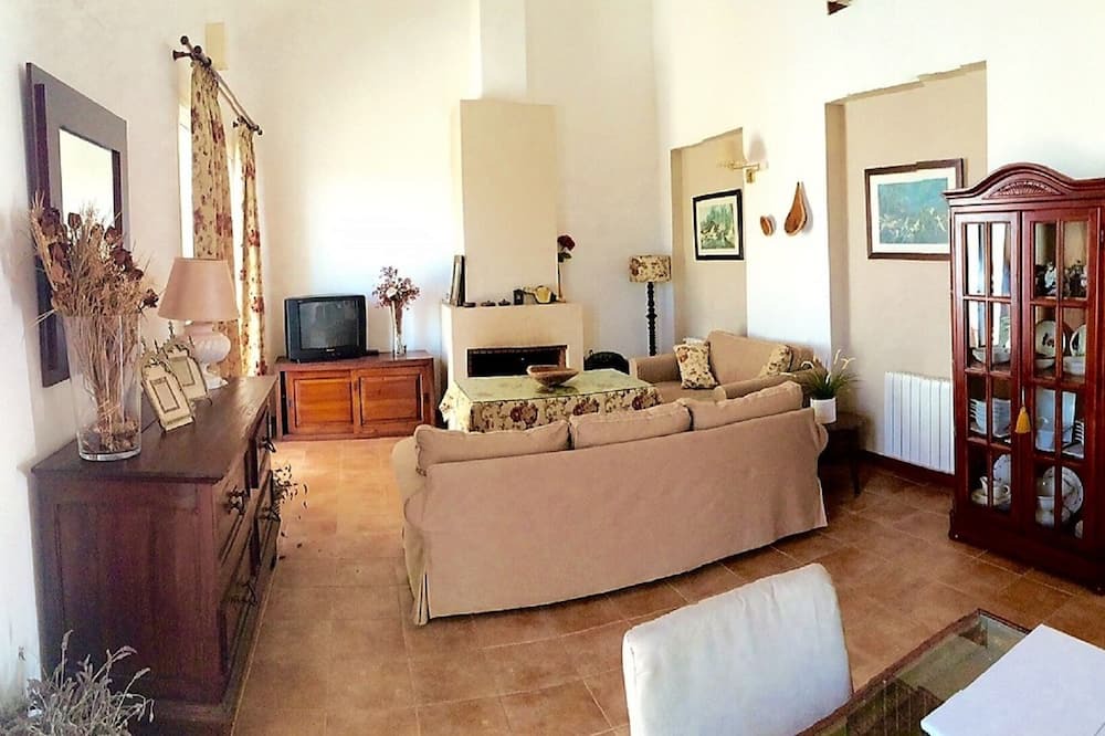 Photo of Livingroom in Higuera de la Sierra