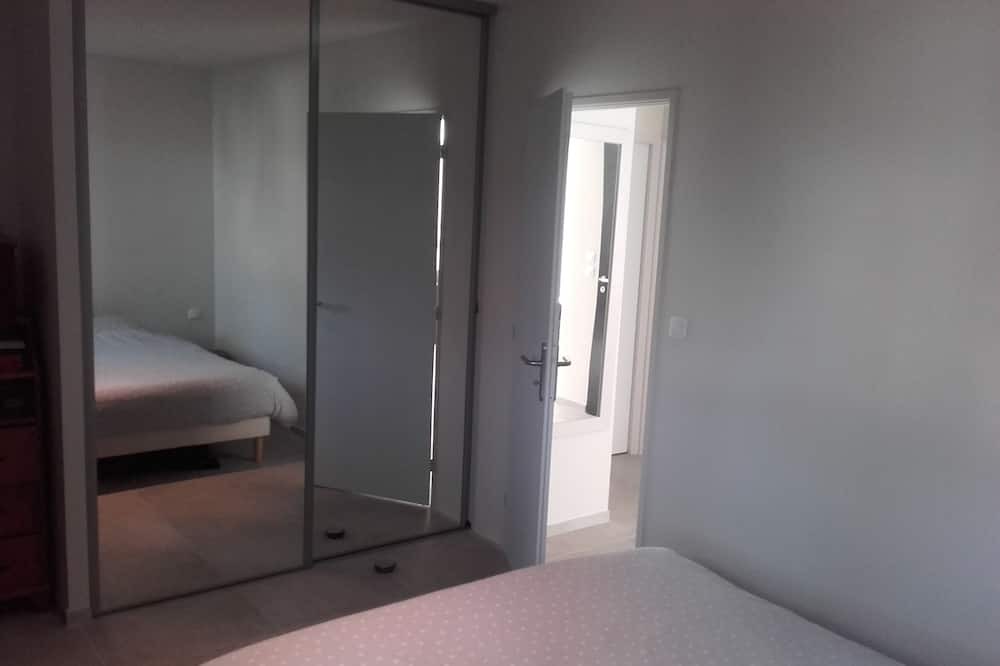 Photo of Bedroom in Saint-Saturnin-les-Avignon