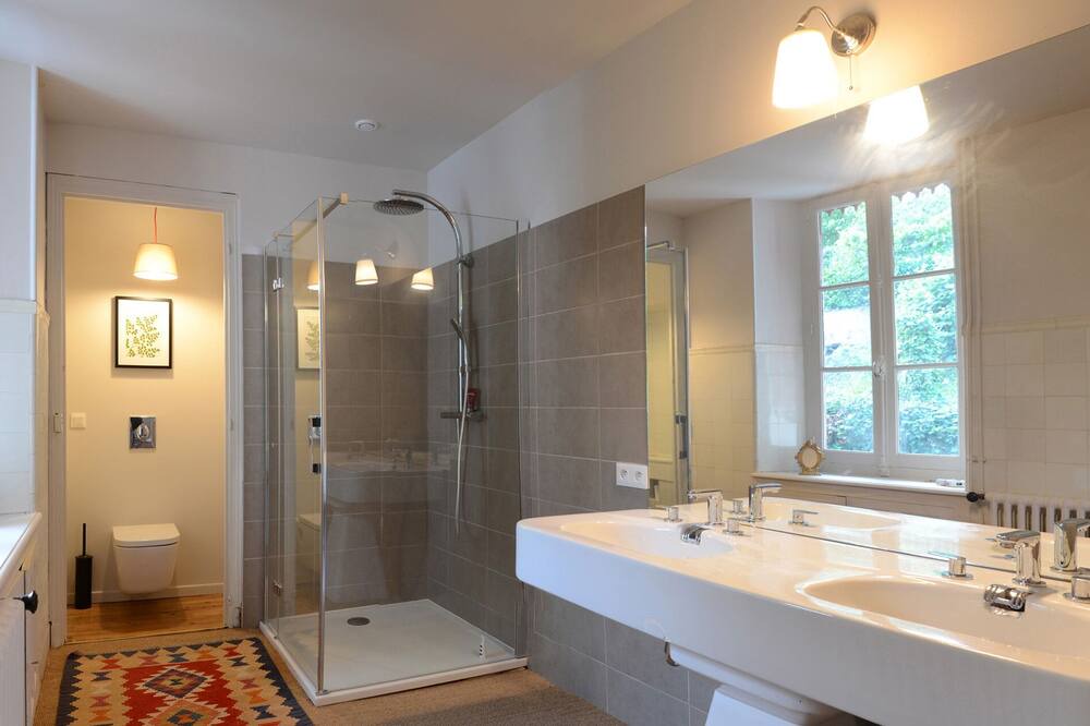 Photo of Bathroom in Saint-Savin