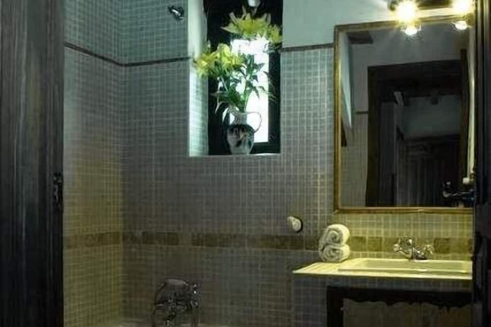 Photo of Bathroom in Gilgarcia