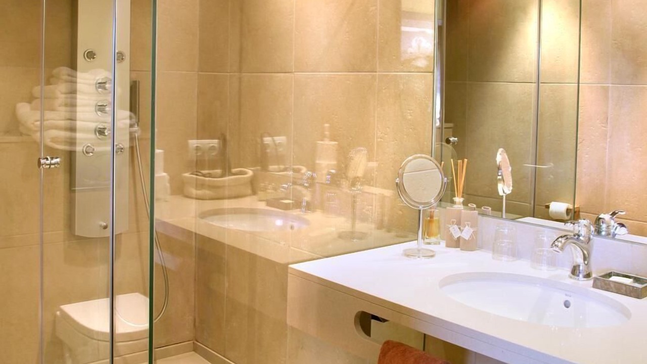 Photo of Bathroom in Roses
