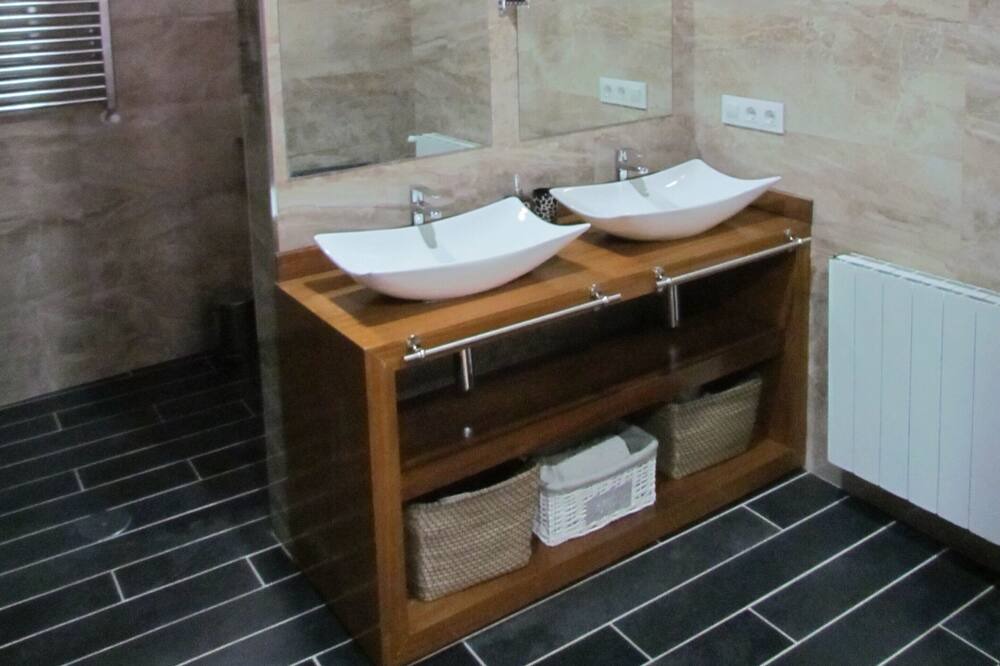Photo of Bathroom in Plaza Mayor