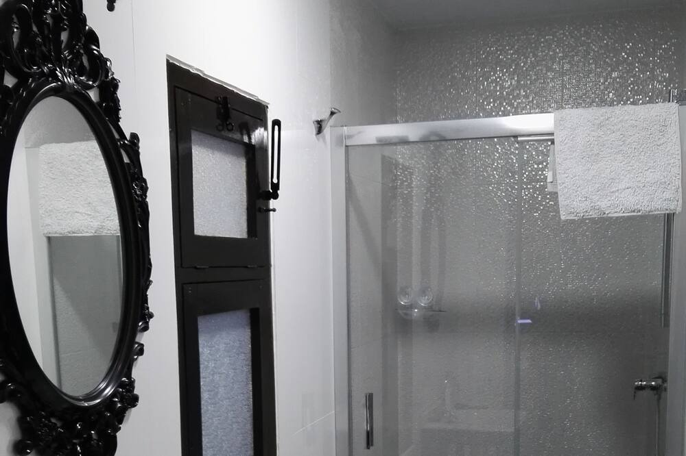 Photo of Bathroom in Plaza Mayor