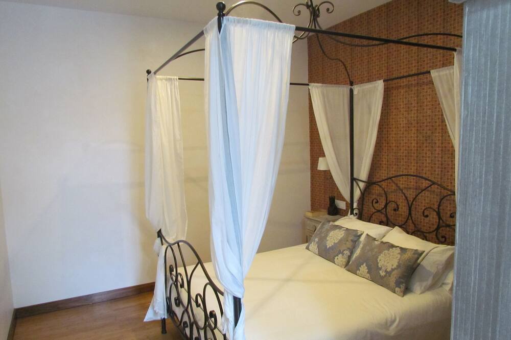 Photo of Bedroom in Plaza Mayor