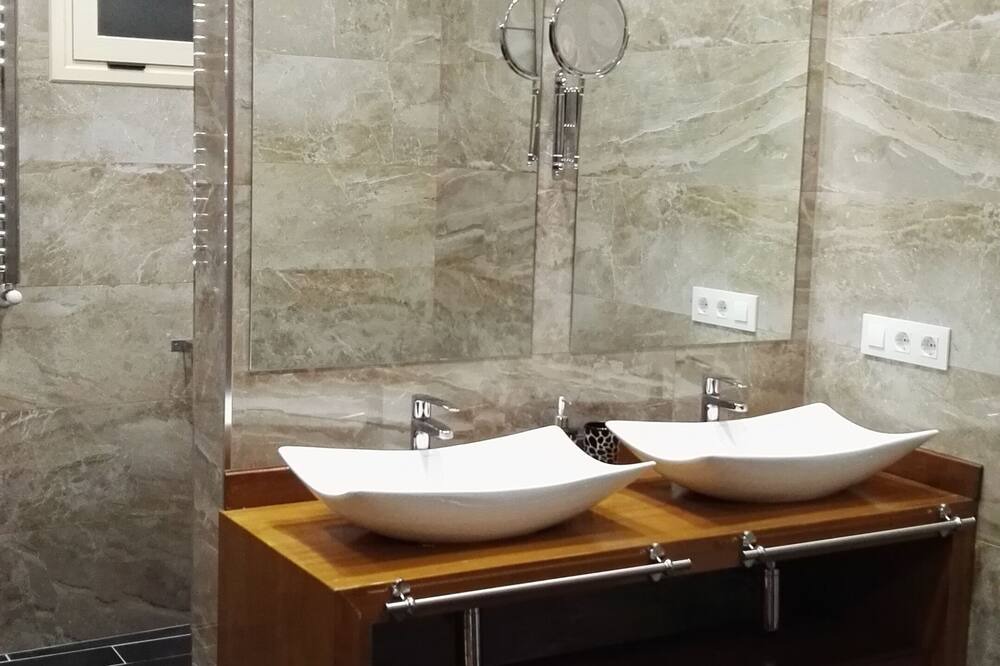 Photo of Bathroom in Plaza Mayor