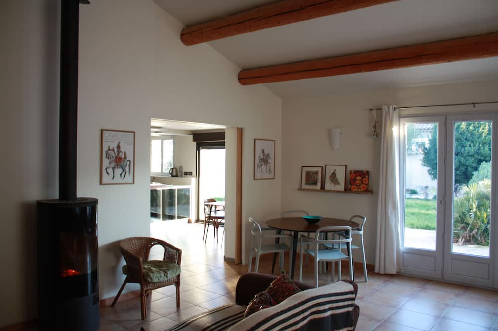 Photo of Livingroom in Saint-Etienne-du-Gres