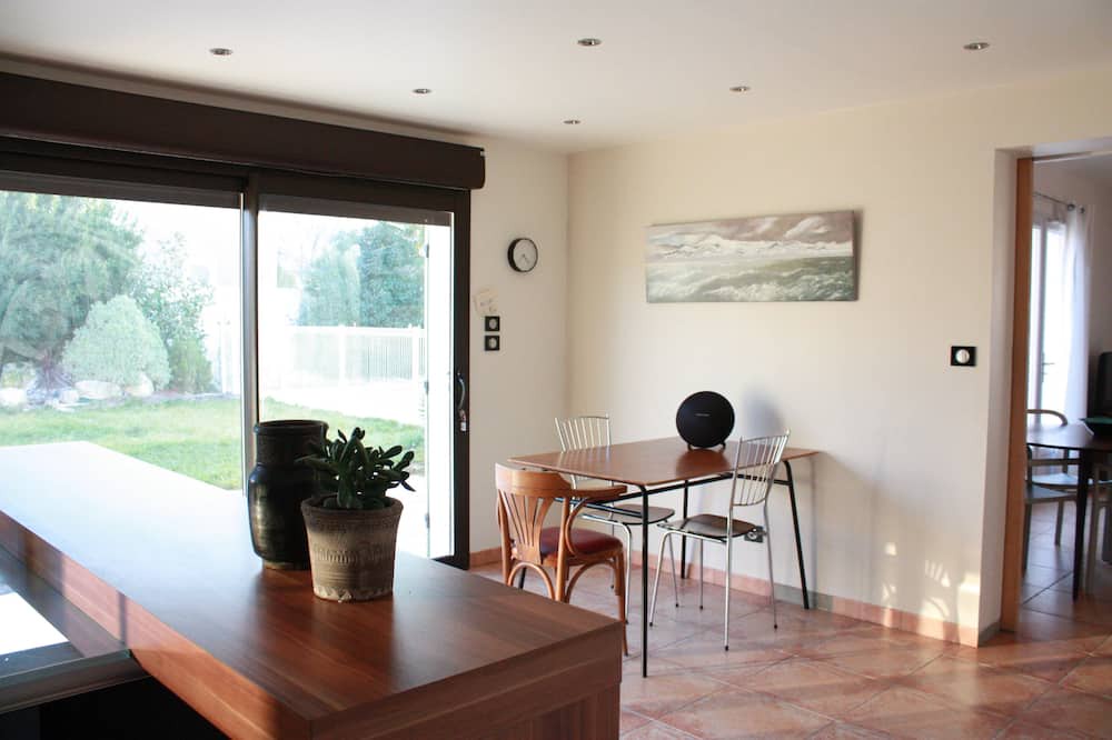Photo of Livingroom in Saint-Etienne-du-Gres