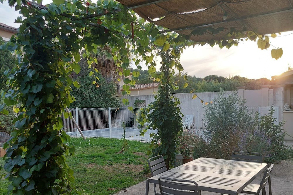 Photo of Patio Balcony in Saint-Etienne-du-Gres