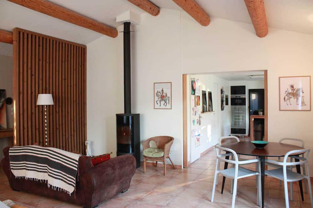 Photo of Livingroom in Saint-Etienne-du-Gres