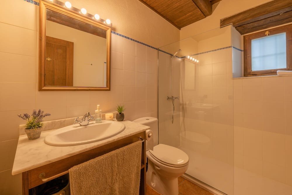 Photo of Bathroom in Camos