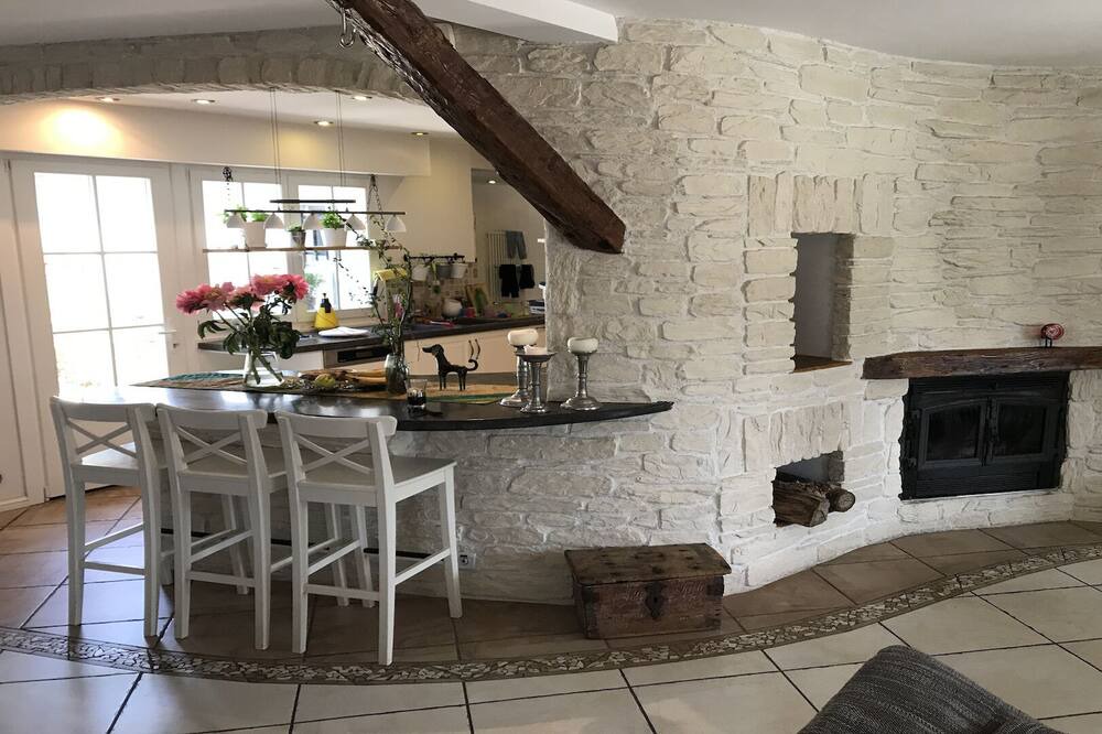 Photo of Livingroom in Prevessin-Moens