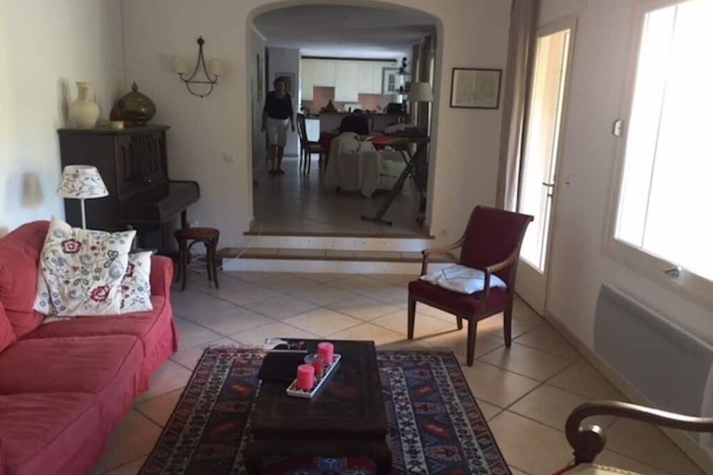 Photo of Livingroom in Puget