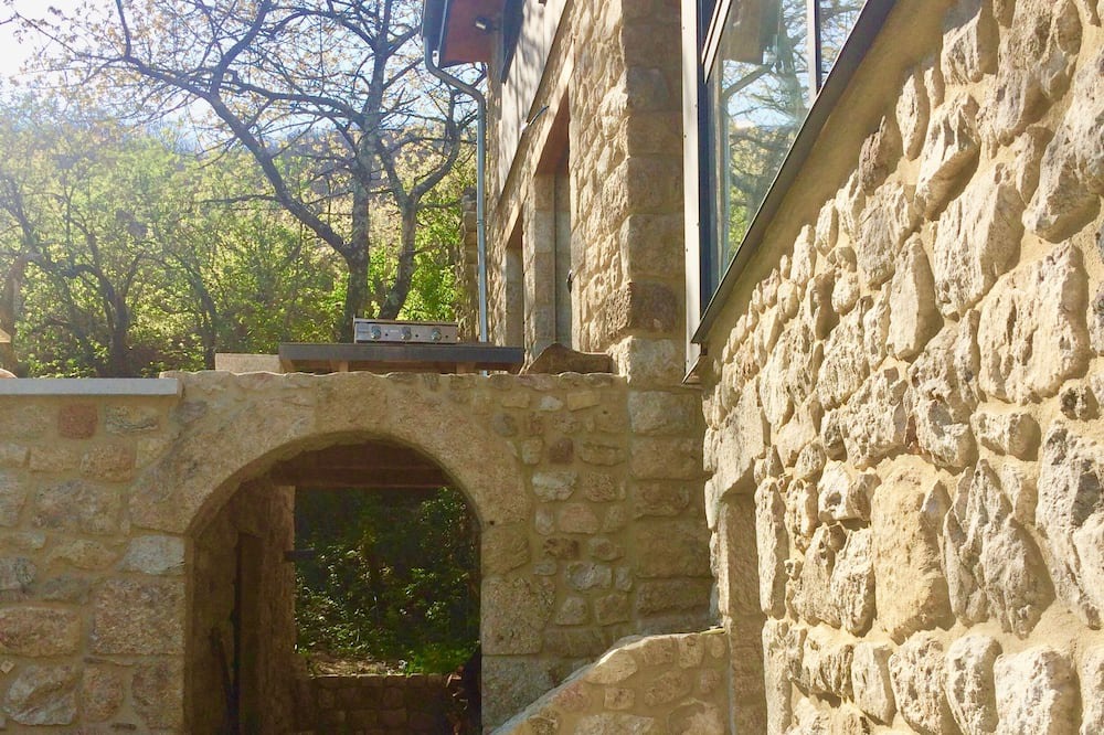 Photo of Outdoor in Saint-Pierre-de-Colombier