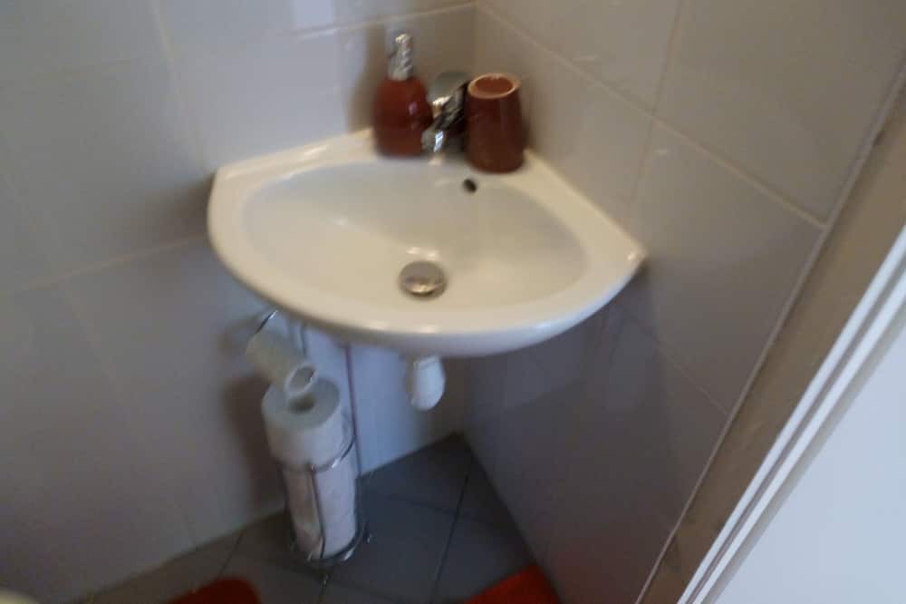 Photo of Bathroom in Ambilly