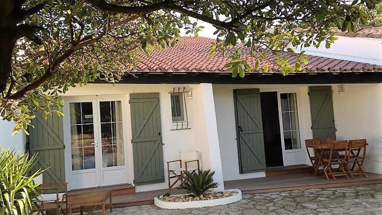 Photo of Buildings in Saintes-Maries-de-la-Mer