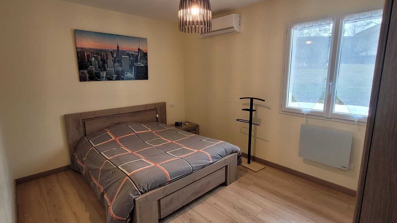 Photo of Bedroom in Hotonnes
