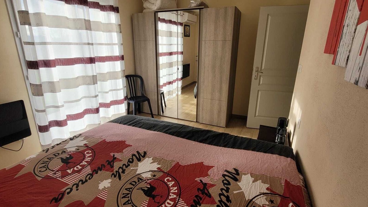 Photo of Bedroom in Hotonnes