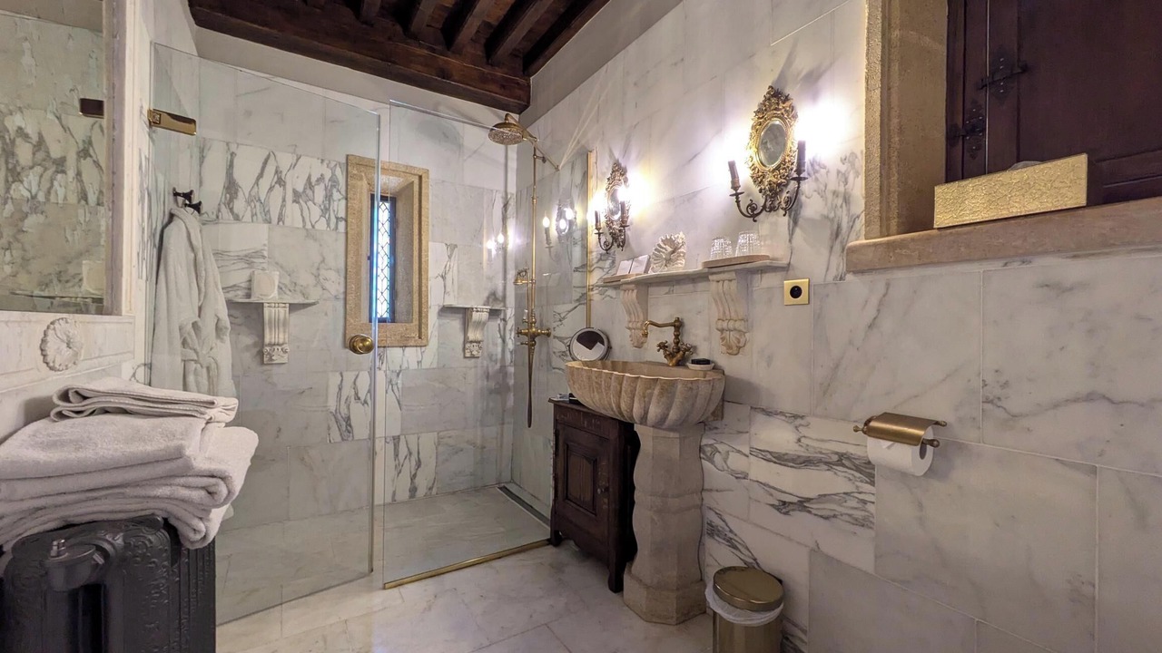 Photo of Bathroom in Le Puy-Sainte-Reparade