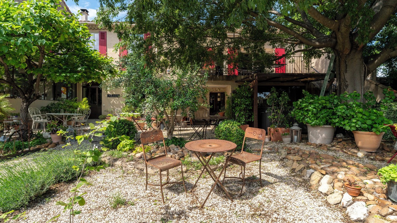 Photo of Outdoor in Chateauneuf-de-Gadagne