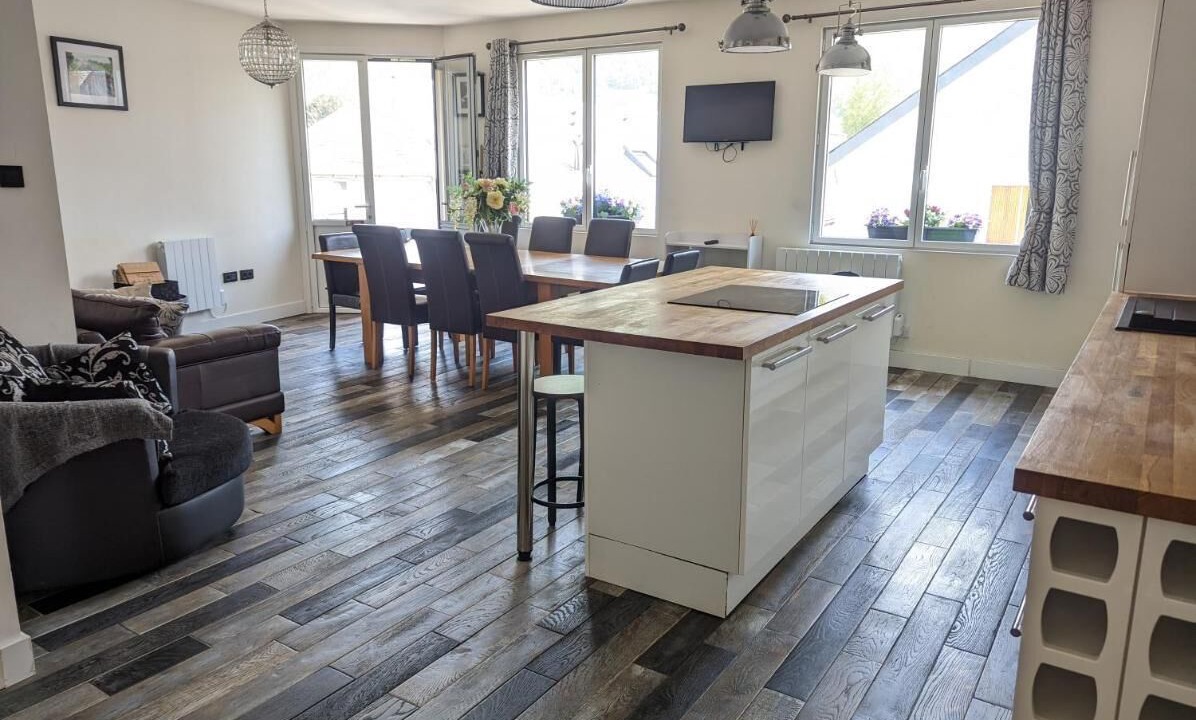 Photo of Kitchen in Sarrancolin