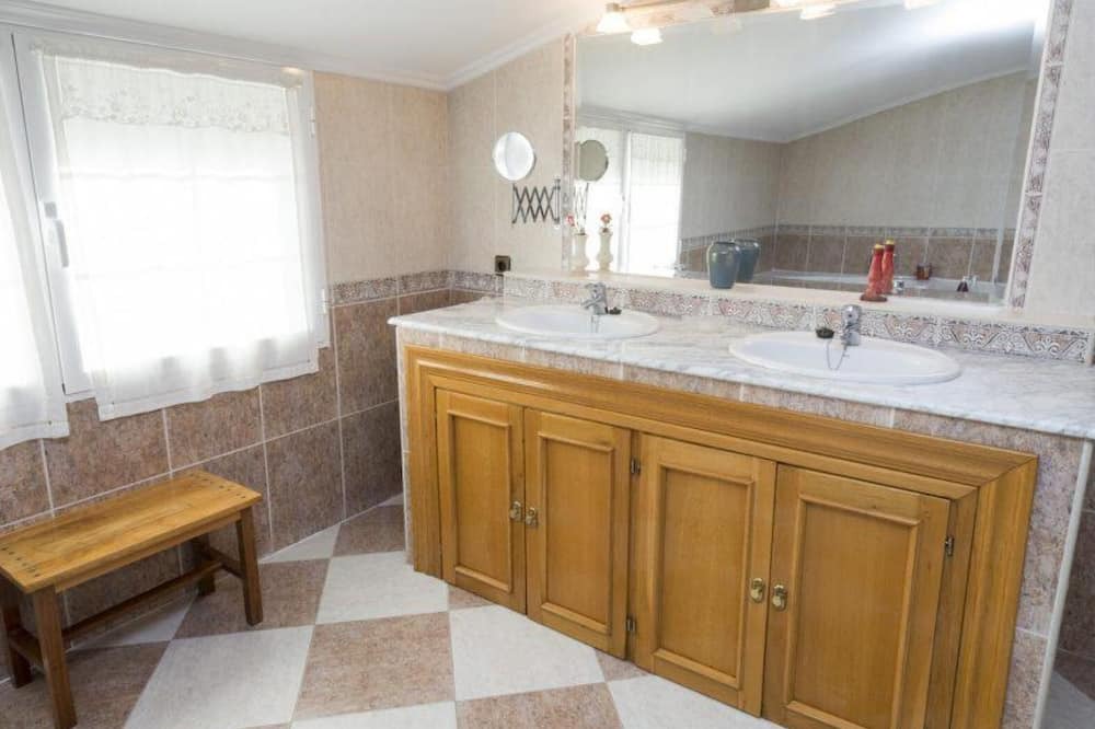 Photo of Bathroom in Nieva