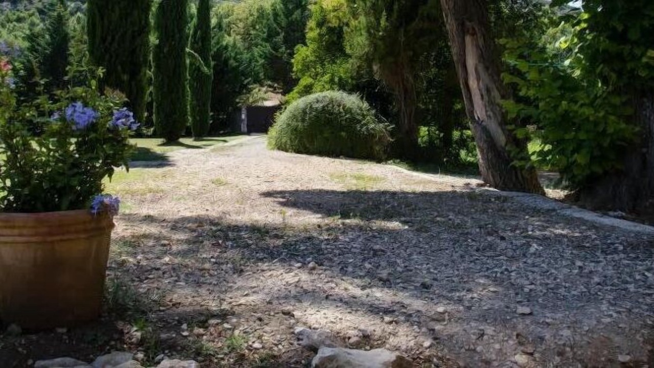 Photo of Outdoor in Maubec