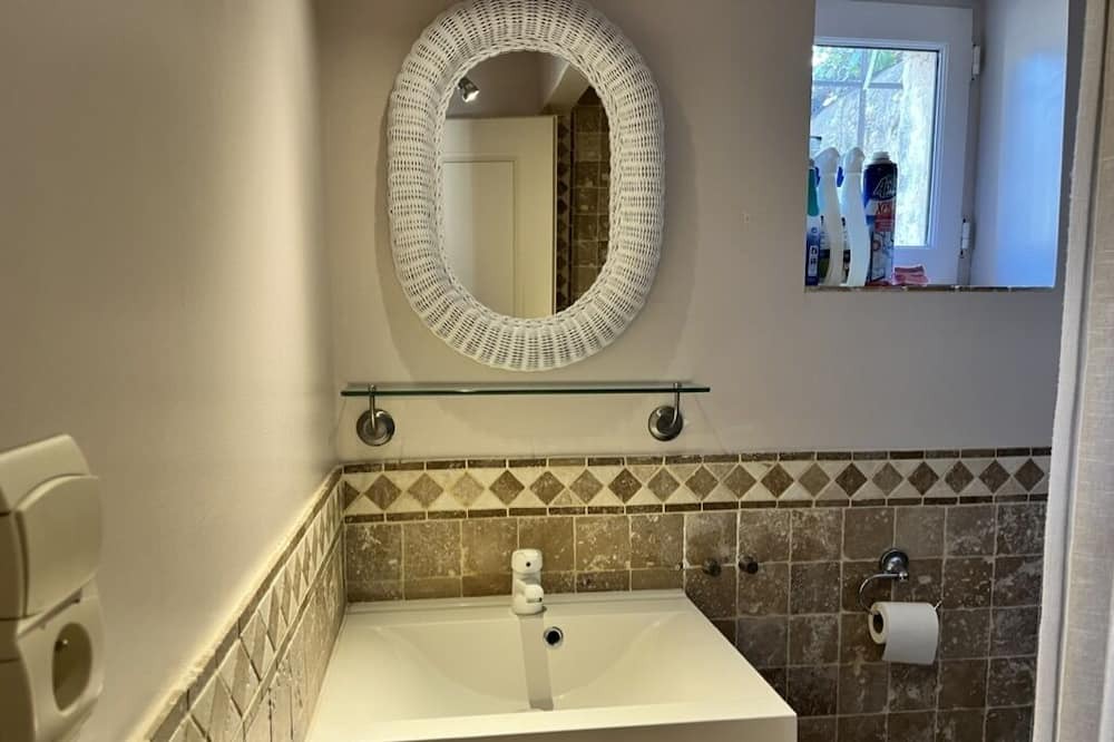 Photo of Bathroom in Eygalieres