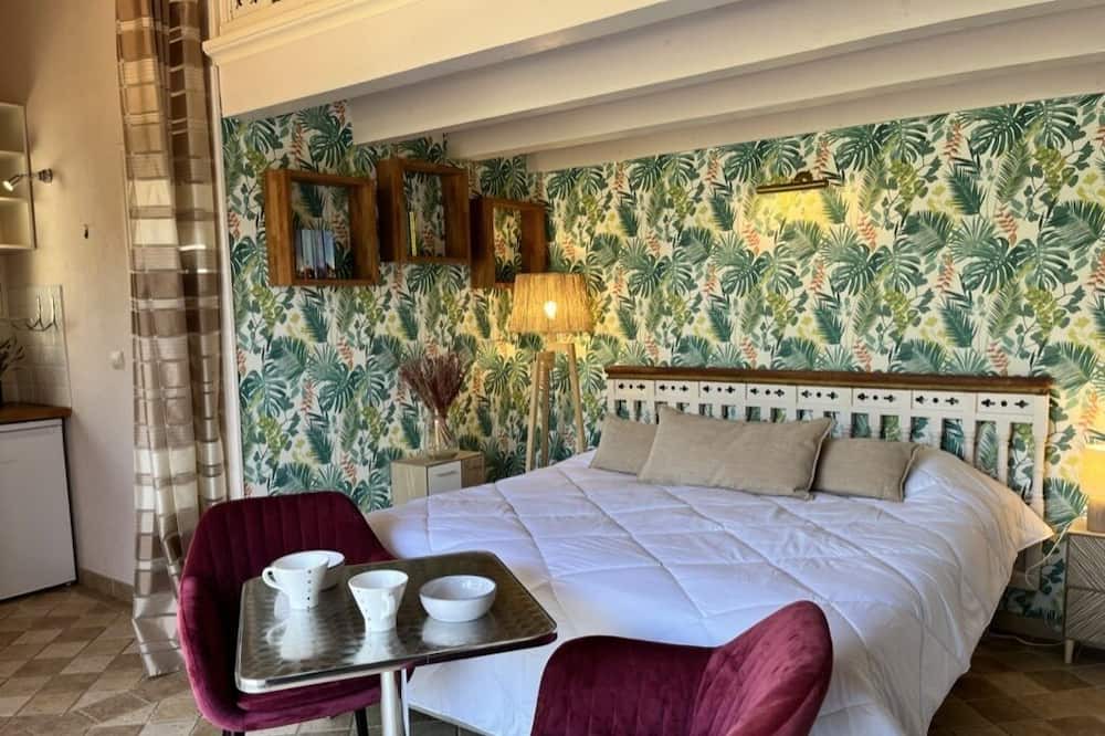 Photo of Bedroom in Eygalieres